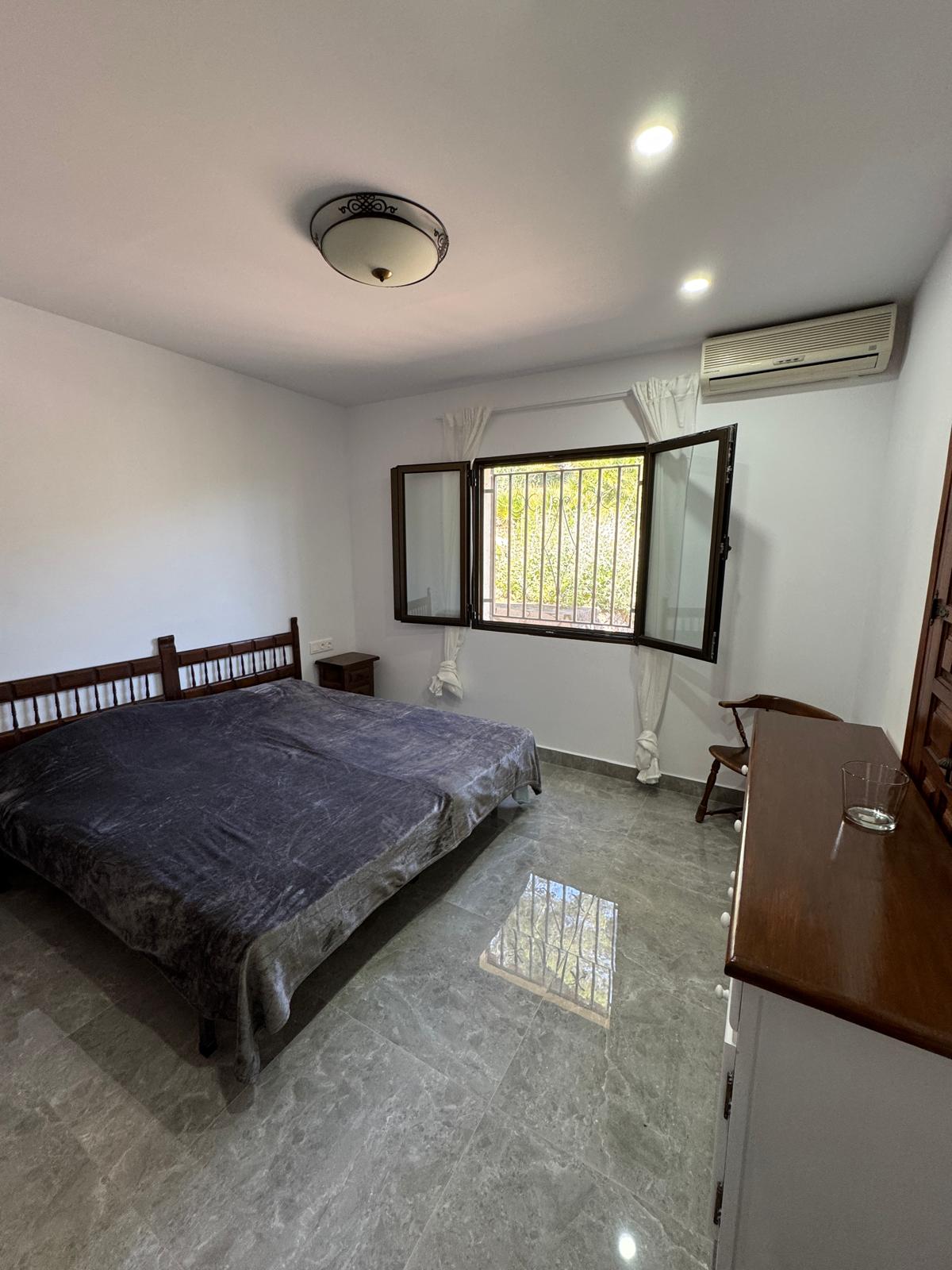 Schlafzimmer mit Doppelbett
